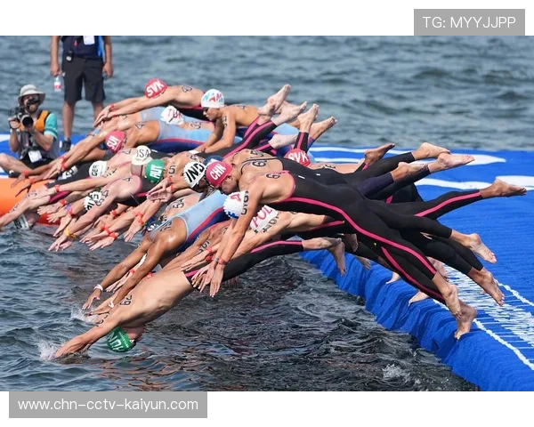 美国游泳系列赛男子项目角逐激烈,新老选手同场竞技。 美国游泳系列赛男子项目角逐激烈,新老选手同场竞技。